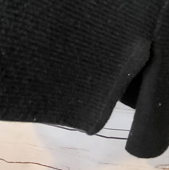 Victoria's Secret Black Hi-Lo Sweater with Capped Sleeves & Round Neck - Picture 4 of 6